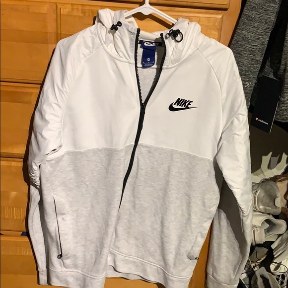 White Nike Jacket - Picture 4 of 4